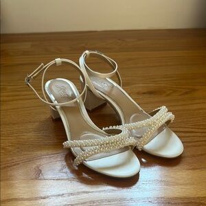 Jewel Badgley Mischka Ninnette Heels